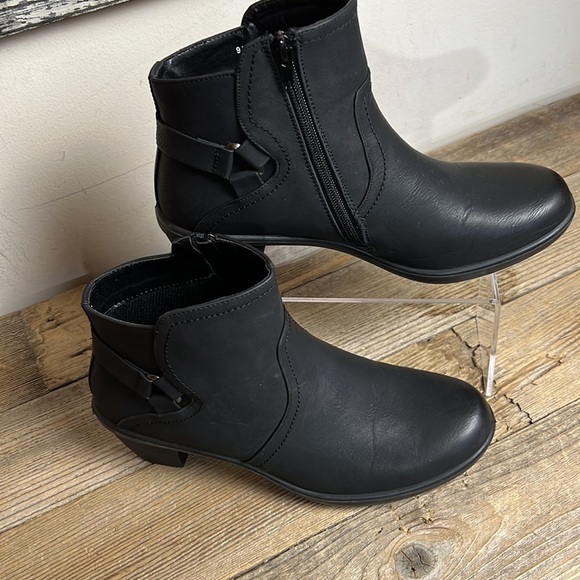 Easy Street Dawnta black ankle boots size 9N EUC. - Picture 2 of 7